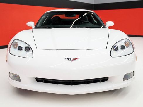 Used 2009 Chevrolet Corvette Coupe w/ Z51 Performance Package RWD image 14