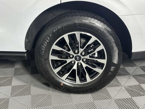 Used 2025 Ford Expedition Platinum image 23