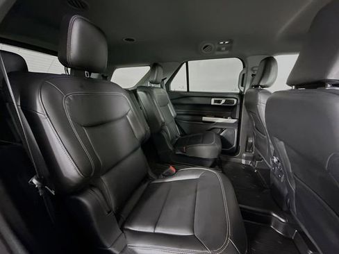 Used 2022 Ford Explorer XLT w/ Equipment Group 202A image 27