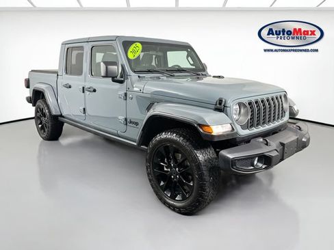 Used 2025 Jeep Gladiator Sport AWD/4WD image 1