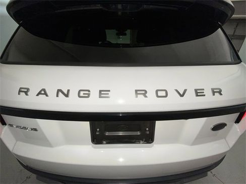Used 2019 Land Rover Range Rover Evoque SE image 12
