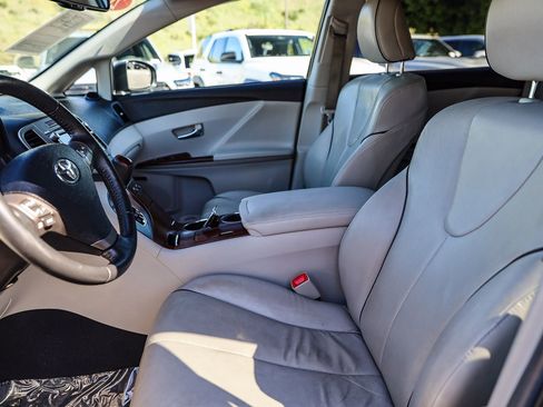 Used 2012 Toyota Venza XLE w/ Tow Pkg image 19