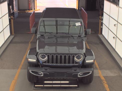 Used 2025 Jeep Wrangler Unlimited Sahara w/ Safety Group AWD/4WD image 2