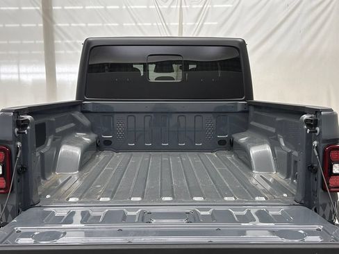 New 2026 Jeep Gladiator Rubicon w/ Technology Group AWD/4WD image 9