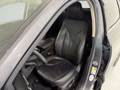 Used 2023 Lincoln Nautilus FWD w/ Premium Package image 9