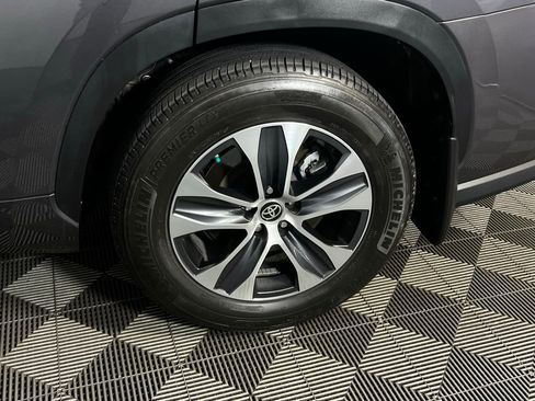 Used 2024 Toyota Highlander XLE image 34