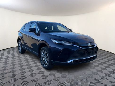 Used 2023 Toyota Venza Limited image 5