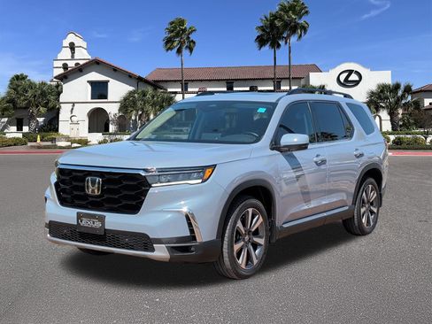 Used 2024 Honda Pilot Touring image 5