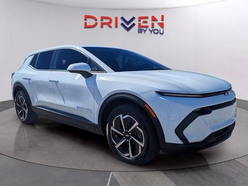 New 2026 Chevrolet Equinox EV LT image 8