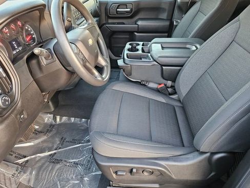 Used 2024 Chevrolet Silverado 2500 Custom w/ Custom Value Package image 11