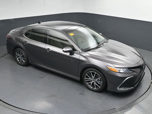 Used 2023 Toyota Camry XLE image 33