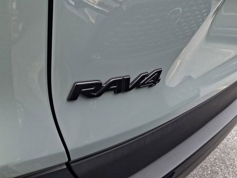 Used 2020 Toyota RAV4 XLE w/ Convenience Package image 5