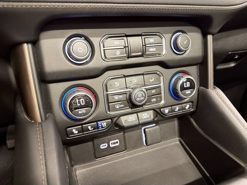 Used 2023 Chevrolet Tahoe High Country AWD/4WD image 18