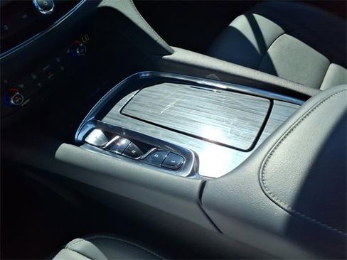 Used 2022 Buick Enclave Essence w/ Sport Touring Edition image 24