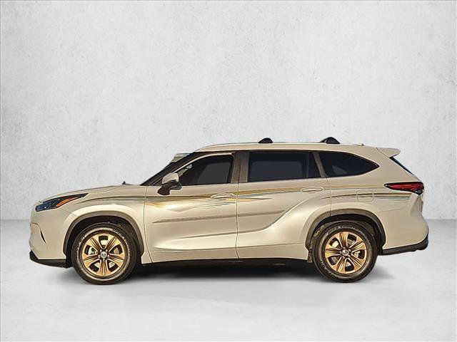 Used 2023 Toyota Highlander Bronze Edition FWD image 10