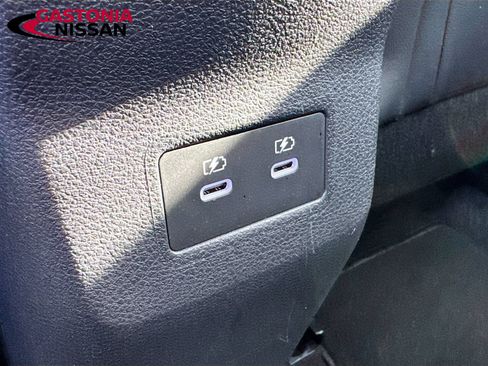 Used 2025 Nissan Kicks SR FWD image 32