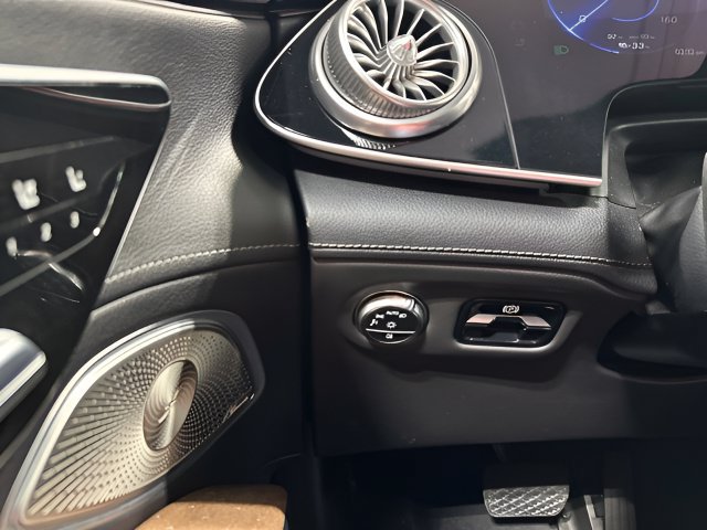 Certified 2023 Mercedes-Benz EQS 580 4MATIC SUV image 17