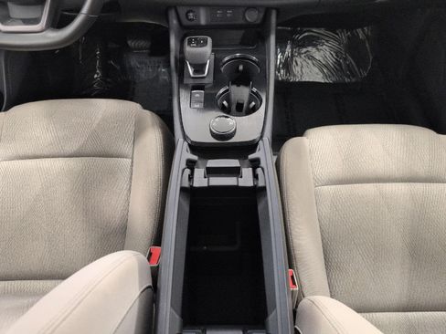 Used 2025 Nissan Rogue SV AWD/4WD image 17