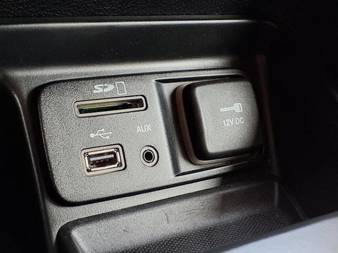 Used 2014 Jeep Cherokee Latitude w/ Comfort/Convenience Group FWD image 26