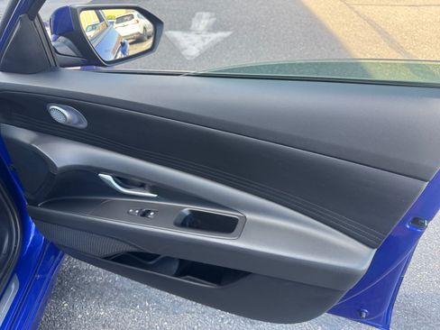 Used 2024 Hyundai Elantra SEL FWD image 18