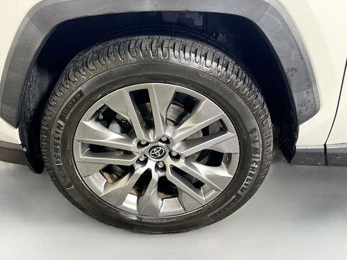 Used 2021 Toyota RAV4 Limited image 13