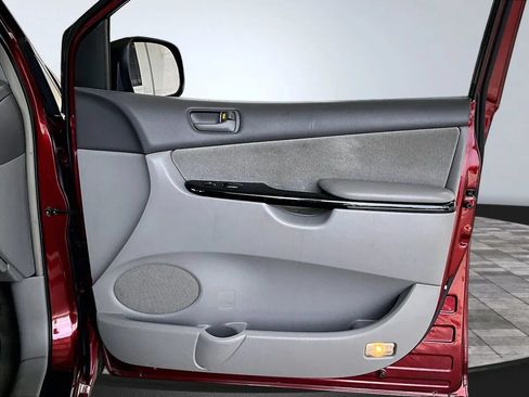 Used 2004 Toyota Sienna FWD image 22