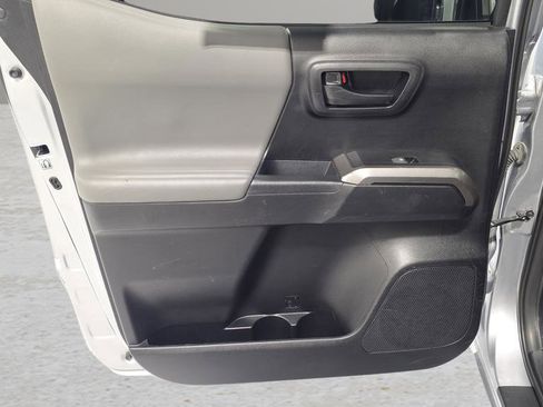 Used 2019 Toyota Tacoma Limited image 12