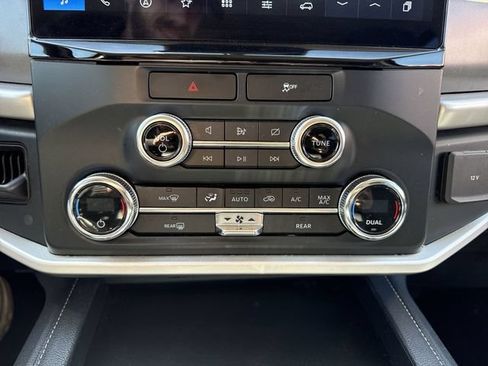 Used 2022 Ford Expedition XLT RWD image 11