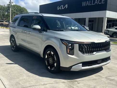 New 2026 Kia Carnival EX FWD image 4