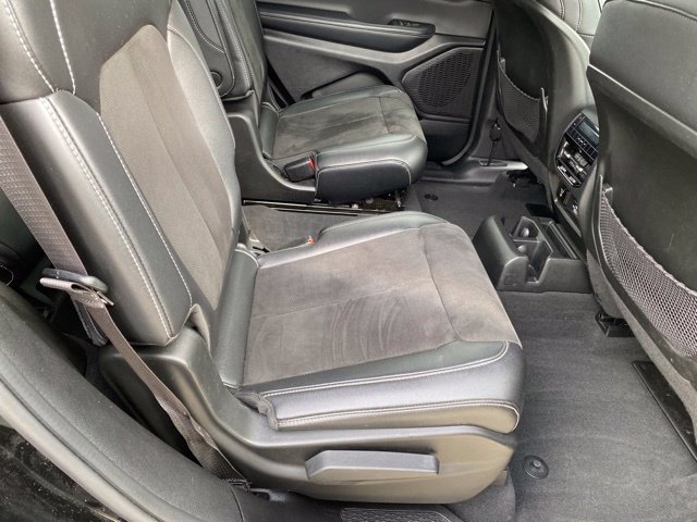 Used 2023 Jeep Grand Cherokee L Altitude AWD/4WD image 35