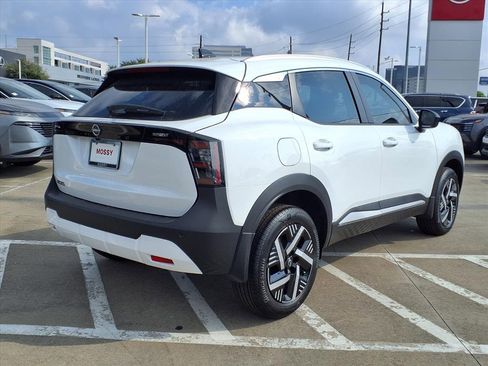 New 2025 Nissan Versa SV w/ Trunk Package image 4