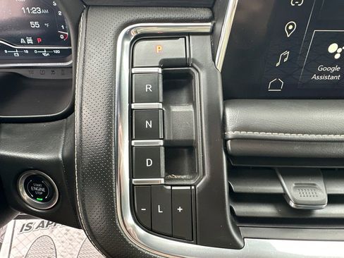 Used 2024 GMC Yukon XL SLT image 28