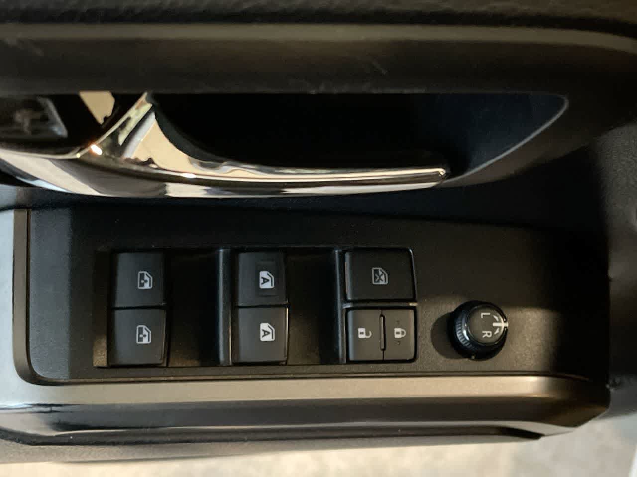 Used 2020 Toyota Tacoma Limited AWD/4WD image 13