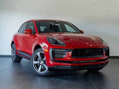 Certified 2025 Porsche Macan image 7