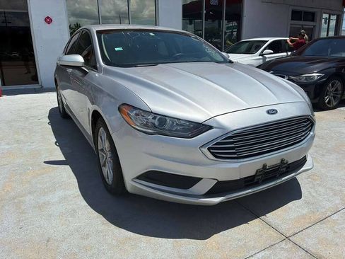 Used 2017 Ford Fusion SE FWD image 3