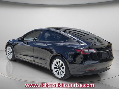 Used 2023 Tesla Model 3 Standard Range image 8