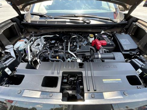 New 2025 Nissan Kicks SR image 10