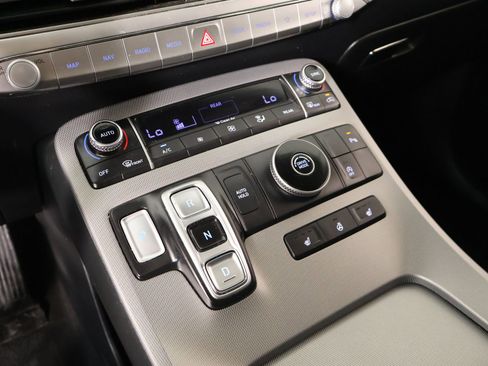 Used 2022 Hyundai Palisade SEL w/ Premium Package FWD image 9
