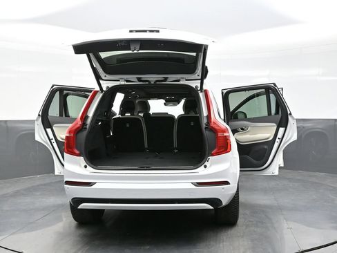 Used 2022 Volvo XC90 T8 R-Design image 37