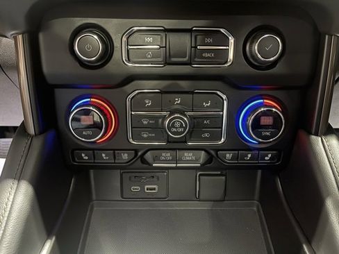 Used 2021 Chevrolet Tahoe High Country image 15