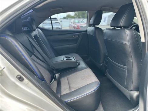 Used 2018 Toyota Corolla SE FWD image 19