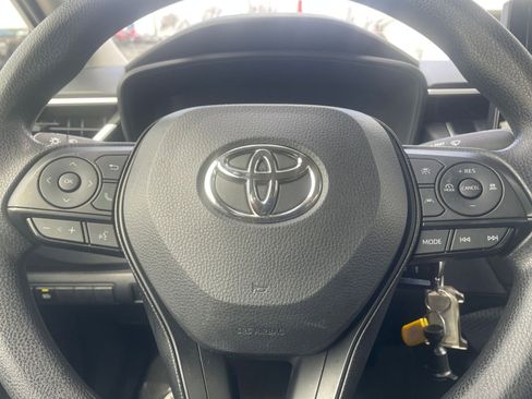 Used 2025 Toyota Corolla LE image 25
