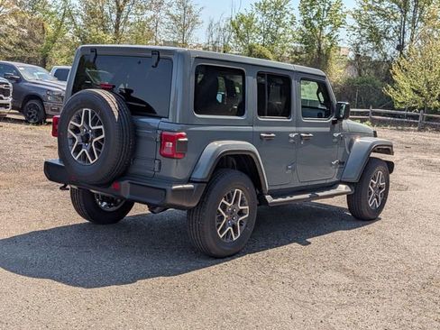 New 2026 Jeep Wrangler Unlimited Sahara AWD/4WD image 3