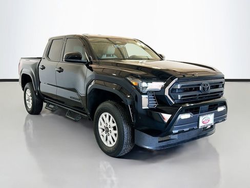 Used 2025 Toyota Tacoma SR5 AWD/4WD image 3
