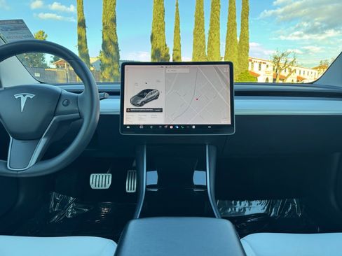 Used 2020 Tesla Model 3 Performance image 15