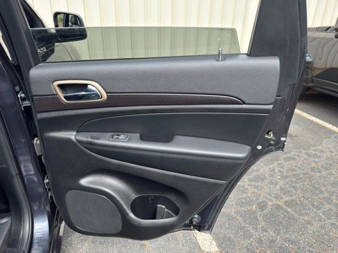 Used 2015 Jeep Grand Cherokee Altitude AWD/4WD image 46