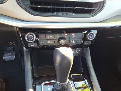 Used 2024 Jeep Compass Limited image 21