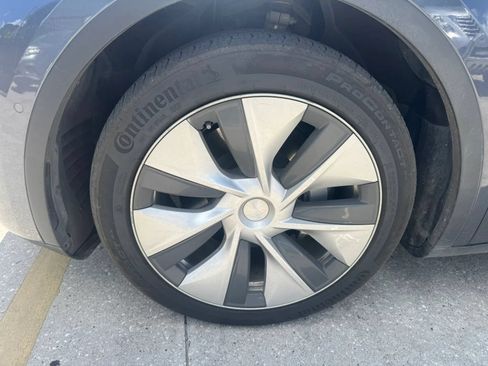 Used 2022 Tesla Model Y Long Range AWD/4WD image 7