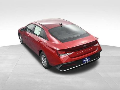 Used 2026 Hyundai Elantra SE FWD image 26