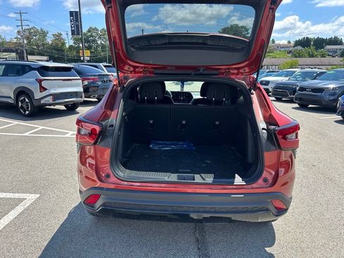Used 2024 Chevrolet Trax RS w/ Sunroof Package FWD image 10